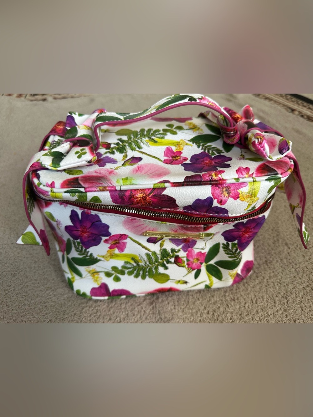 Betsey Johnson vibrant Floral Train Case Cosmetic Bag Bows
